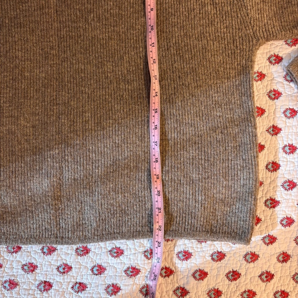H&M premium wool blend V-neck sweater - Picture 9 of 11
